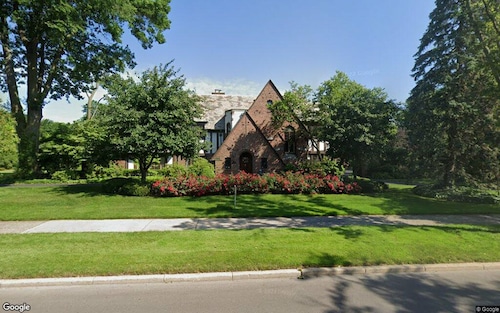 1100 Three Mile Drive, Grosse Pointe Park, MI