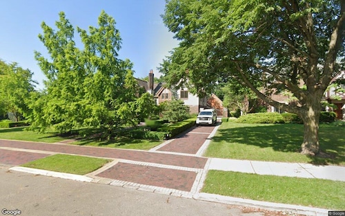 813 Trombley Road, Grosse Pointe Park, MI